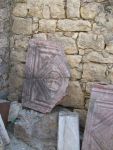 Suskilę akmenys prie Šv Nikalojaus bažnyčios Myra